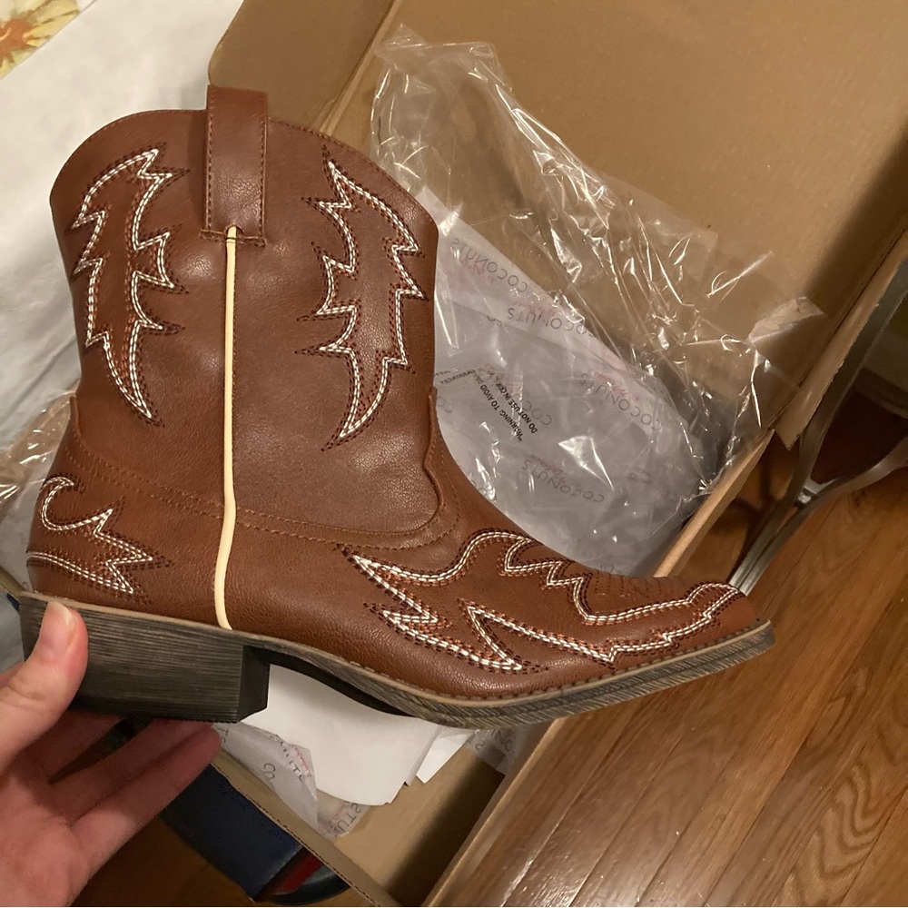 NWT coconuts cowboy boots